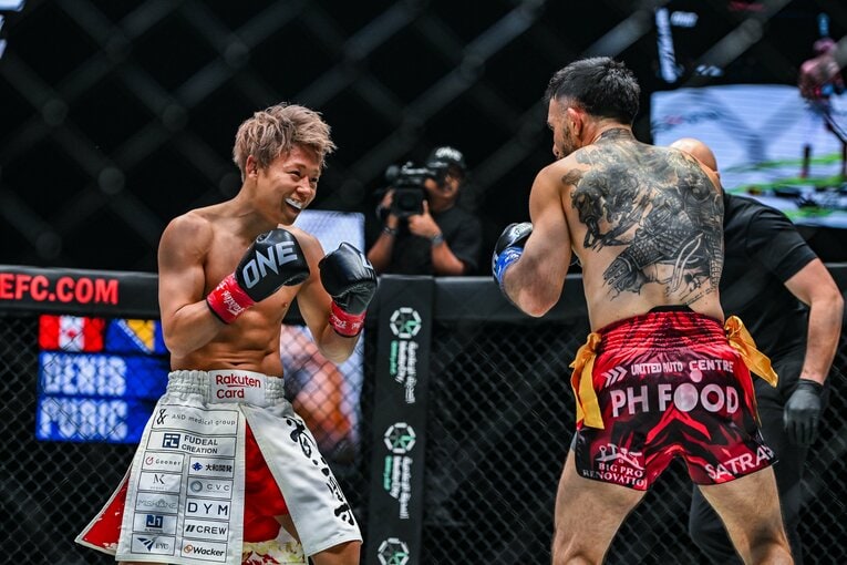 K-1時代にもしばしば見られた試合中の笑顔　©ONE Championship