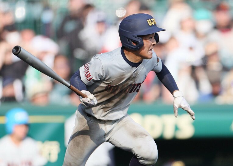 石戸の投球に滋賀学園打線が苦戦する一方、浦和実は5回に佐々木悠里が先制の適時打を放つ　©JIJI PRESS