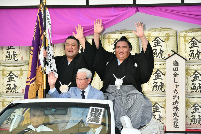 御嶽海が2018年7月場所で初優勝したとき　©JMPA