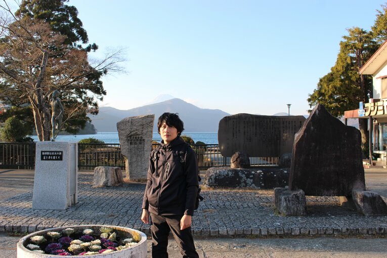 芦ノ湖ゴール近くにある「箱根駅伝栄光の碑」　©Number Web