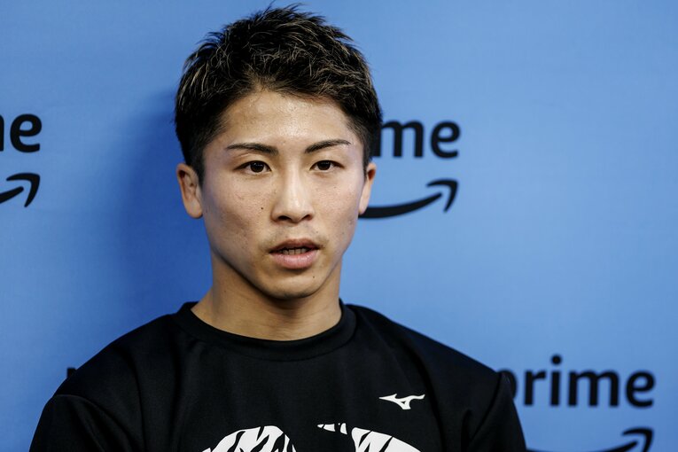 取材に応じる井上尚弥　©Kiichi Matsumoto