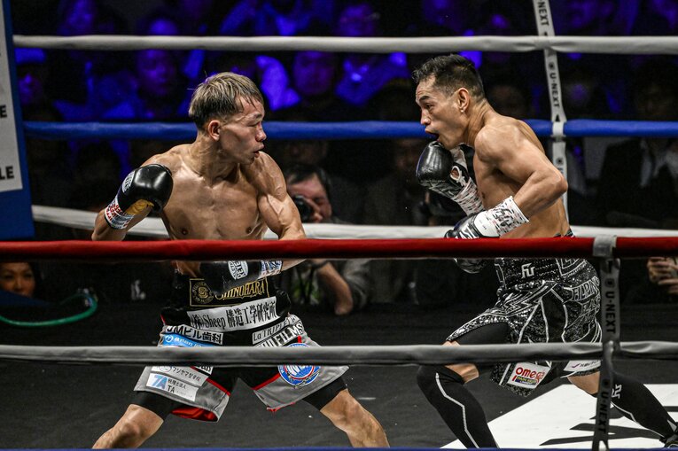 堤聖也vs.ノニト・ドネア。12月17日、両国国技館　©Takuya Sugiyama