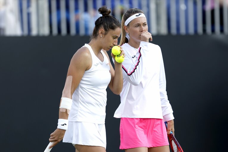 ソリベストルモ（左）とブズコバのペア　©JIJI PRESS