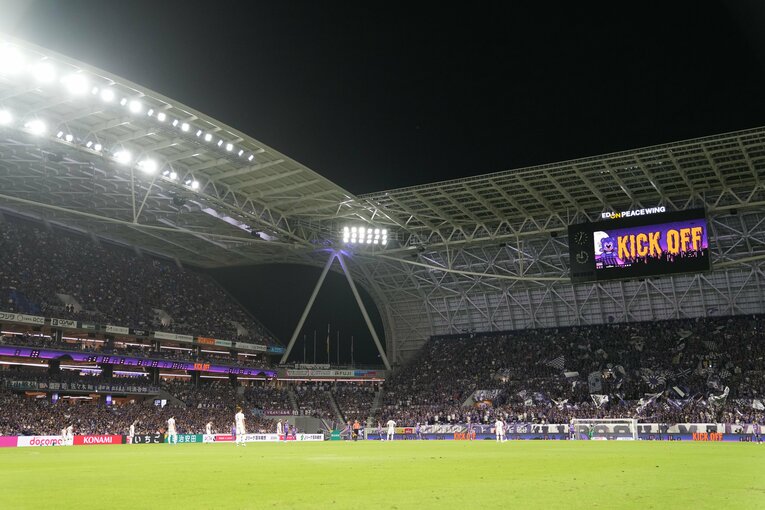 キックオフの瞬間　©Masashi Hara