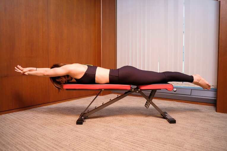 寺村さんが実践する「各泳法の泳ぎ方」©Atsushi Hashimoto