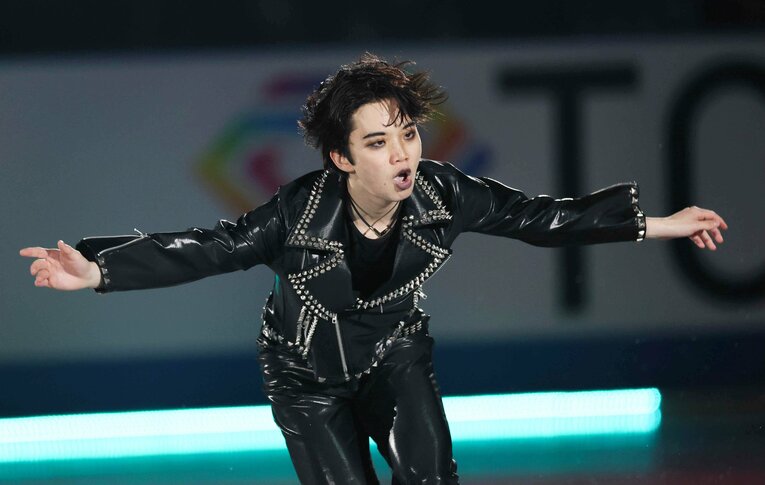 MIYAVIの「What’s My Name？」をロックスターに憑依して演じた友野　©JIJI PRESS