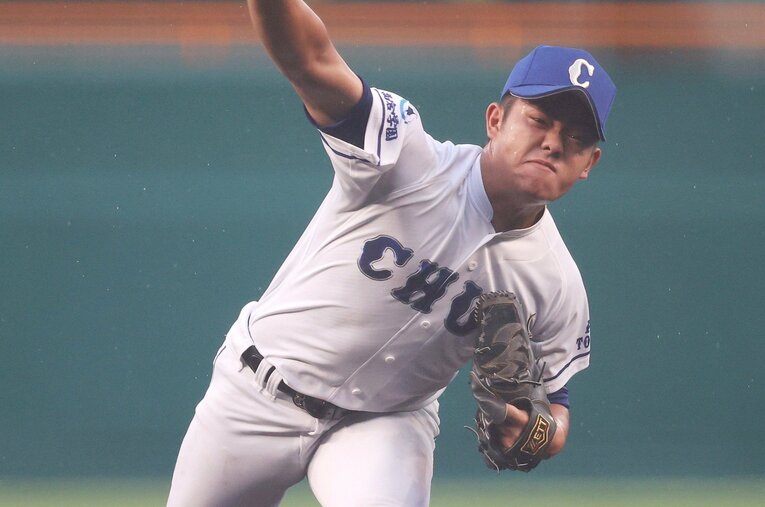 初出場の豊橋中央のエース・高橋大喜地。普段は端正な顔つきだが、ピンチの際にはあの「イノキ」の顔に!? ／ photograph by JIJI PRESS