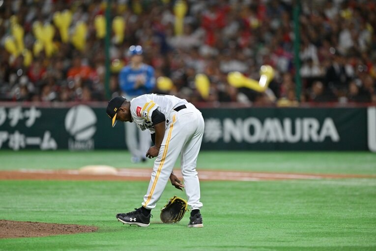 ［第6戦］珍しくグラブを投げつける！　©Hideki Sugiyama