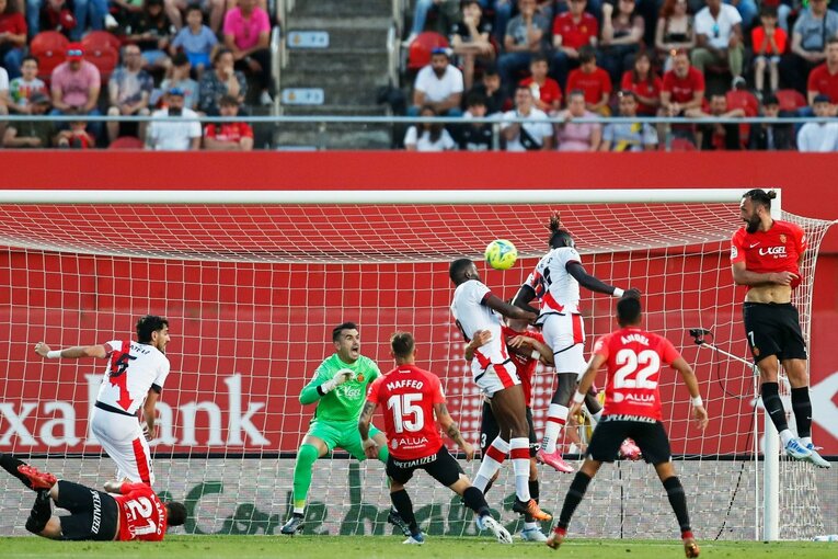 「クボ、ユニホームお願い」来季のレアル去就報道が出てもマジョルカで愛される久保建英…「残留か降格の最終節」で輝くか〈撮影者の視点〉(36)