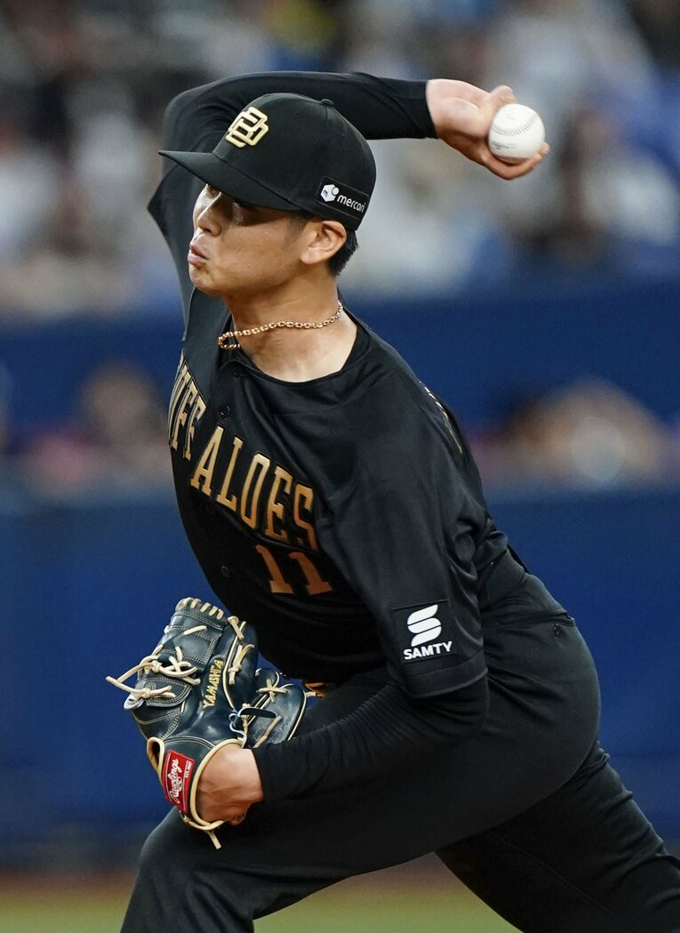 日本ハム打線を５回１失点に抑え今季初勝利を挙げたオリックス・山下　©︎KYODO 