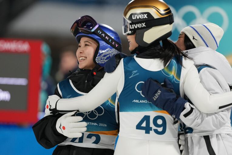 ミラノ・コルティナ五輪女子ノーマルヒルの現地写真【スワイプするとそのほかの写真もご覧になれます】　©Tsutomu Kishimoto／JMPA