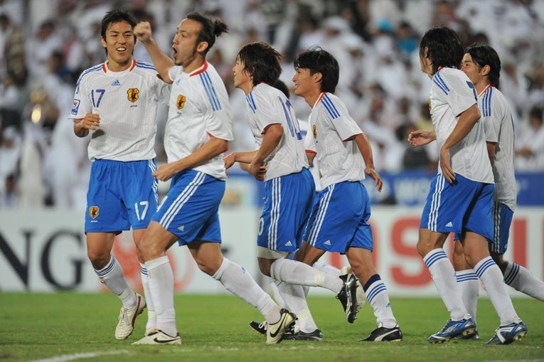 【長谷部誠の輝かしいキャリア】2008年11月、南アW杯アジア最終予選カタール戦。日本代表レギュラーには08年から定着した　©BUNGEISHUNJU