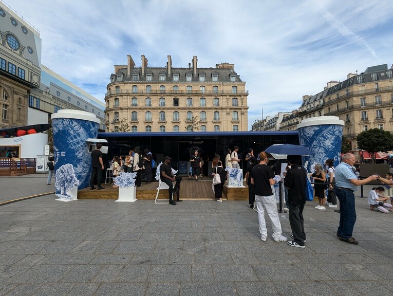 中国発のドリンクチェーン「霸王茶姫（CHAGEE）」のポップアップストア　©Yu Saito