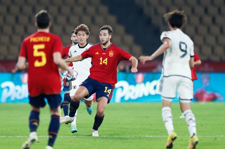 W杯前に日本人カメラマンが撮ったU-21スペインvs日本「リアルな実力差」ハイプレス空転の完敗を“未来予測”にしないためには… (23)