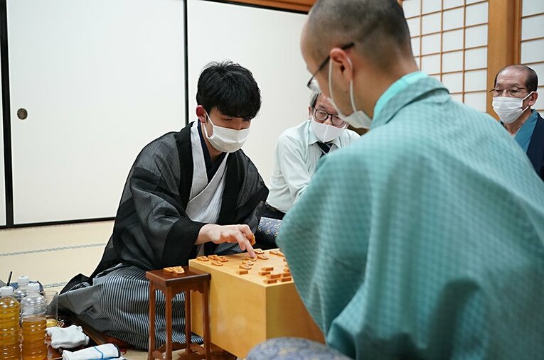 藤井聡太が史上最年少タイトル獲得を達成した棋聖戦第4局。ここから天才の快進撃が始まった（代表撮影） ／ photograph by Japan Shogi Association