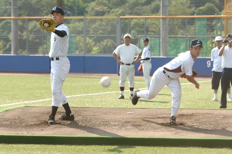 U-18日本代表で一緒になった田中将大と斎藤佑樹（レアな高校時代／全7枚中の4枚目）　©Sports Graphic Number