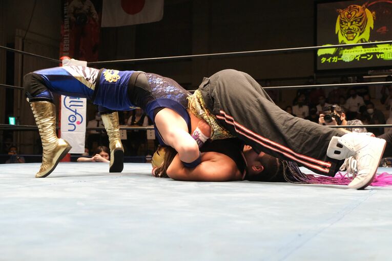 タイガー・スープレックス・ホールドでフィニッシュ。ここからタイガー・クイーンの歴史が始まる。