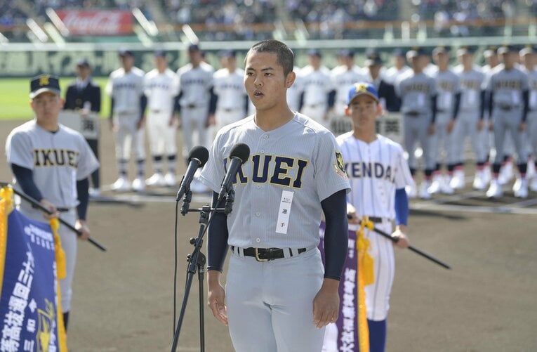 2021年センバツ大会で、選手宣誓を行った島貫主将　©︎JIJI PRESS