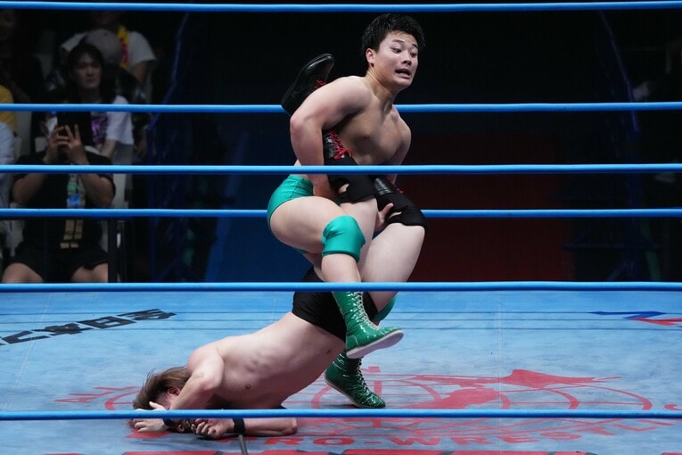 小藤将太にボストンクラブで勝利した長尾一大心　©Essei Hara