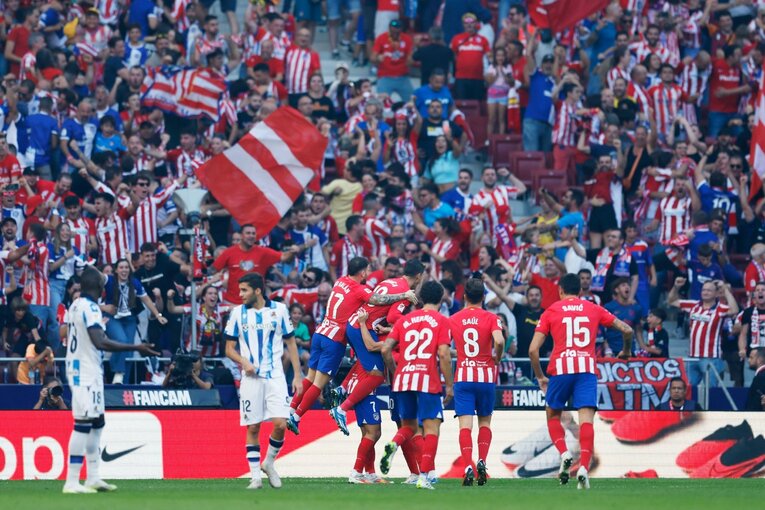 「タケはゲームで使ってるよ」少年と敵地大ブーイングの愛憎…月間MVP久保建英22歳が“アトレティコサポに認められた勲章”を撮った(14)