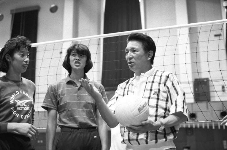 日立バレーボール部を“絶対女王”に導いた山田重雄監督。全日本女子チームの監督も務めた名将である　©Koji Asakura