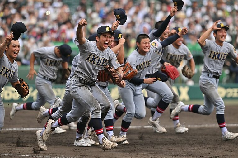 100年の時を超えた、東北勢初優勝。仙台育英の栄冠は高校野球史に残る戦いぶりだった　©Hideki Sugiyama