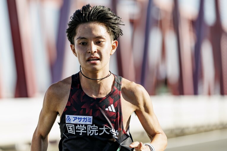 第56回全日本大学駅伝、2区で力走する國學院大の青木瑠郁（3年）　©Kiichi Matsumoto