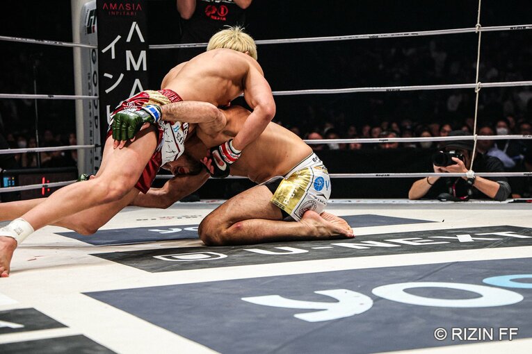 鈴木千裕vs.クレベル・コイケ　©RIZIN FF