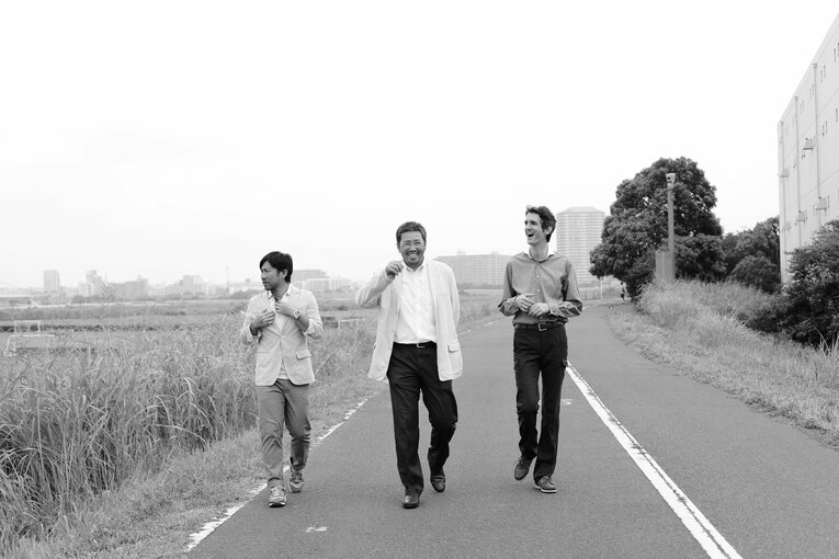 多摩川の河川敷で前園真聖、フローラン・ダバディとサッカー談義　©︎Tamon Matsuzono