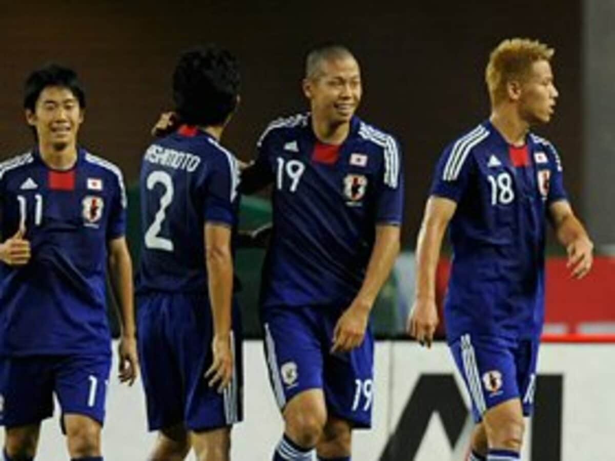 森本がエースとなる必須条件は 本田ばりの ボールを収める技術 サッカー日本代表 Number Web ナンバー