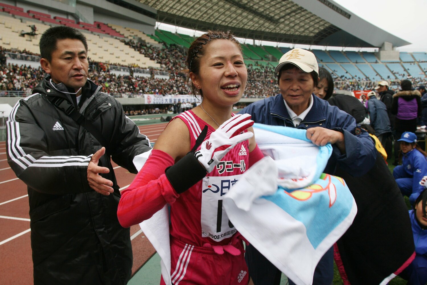 2008年の大阪国際マラソン。実質的な練習はわずか1カ月半で臨んだ初マラソンは、2時間40分54秒で19位でフィニッシュしている　©AFLO