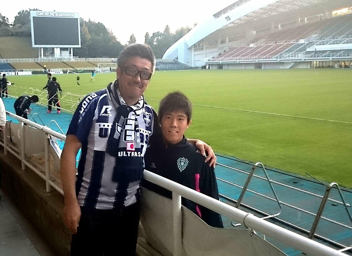 ホームゲーム会場の手伝いに来ていたアビスパ福岡U-15時代の冨安健洋(中3)。当時からサポーターたちの間では将来を期待されていた(写真提供/サポーター山本圭吾さん)