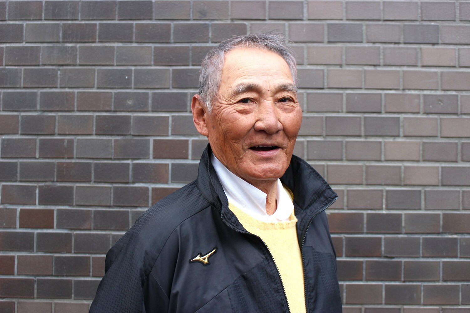 「酒にまつわる話ならナンボでもある」と語る伊勢孝夫　©Number Web