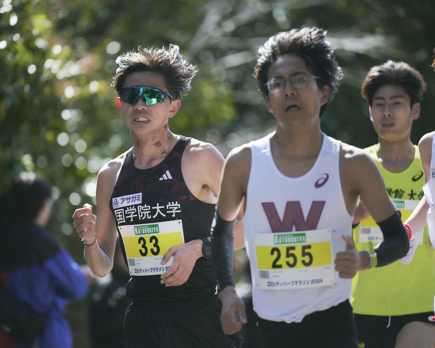 学生ハーフでは青木に続いて1年生の辻原も5位入賞と好走　©Yuki Suenaga