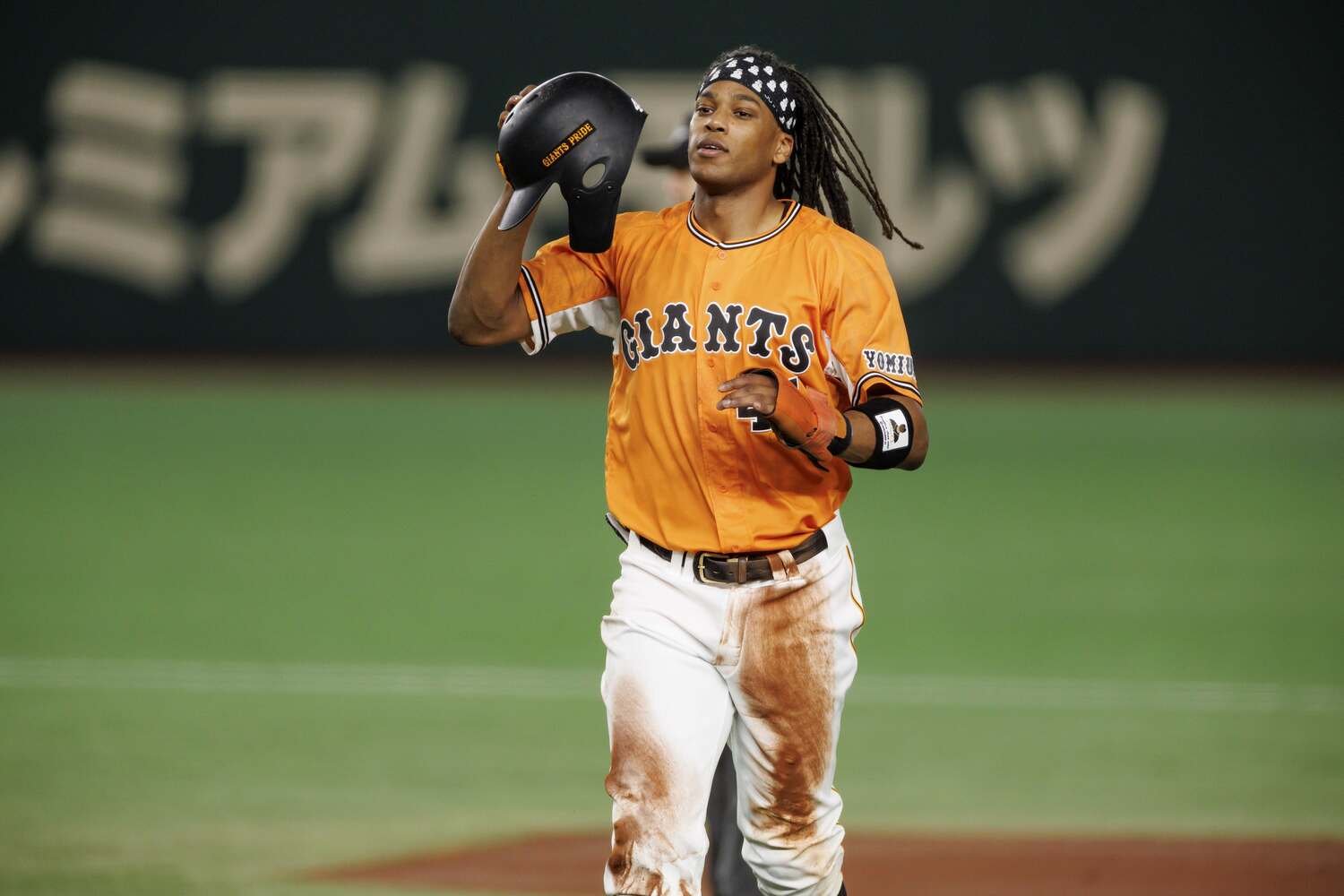 課題の外野守備を徐々に克服し、岡本和真に次ぐチーム2位の19本塁打とブレイクしたアダム・ウォーカー ©︎Kiichi Matsumoto