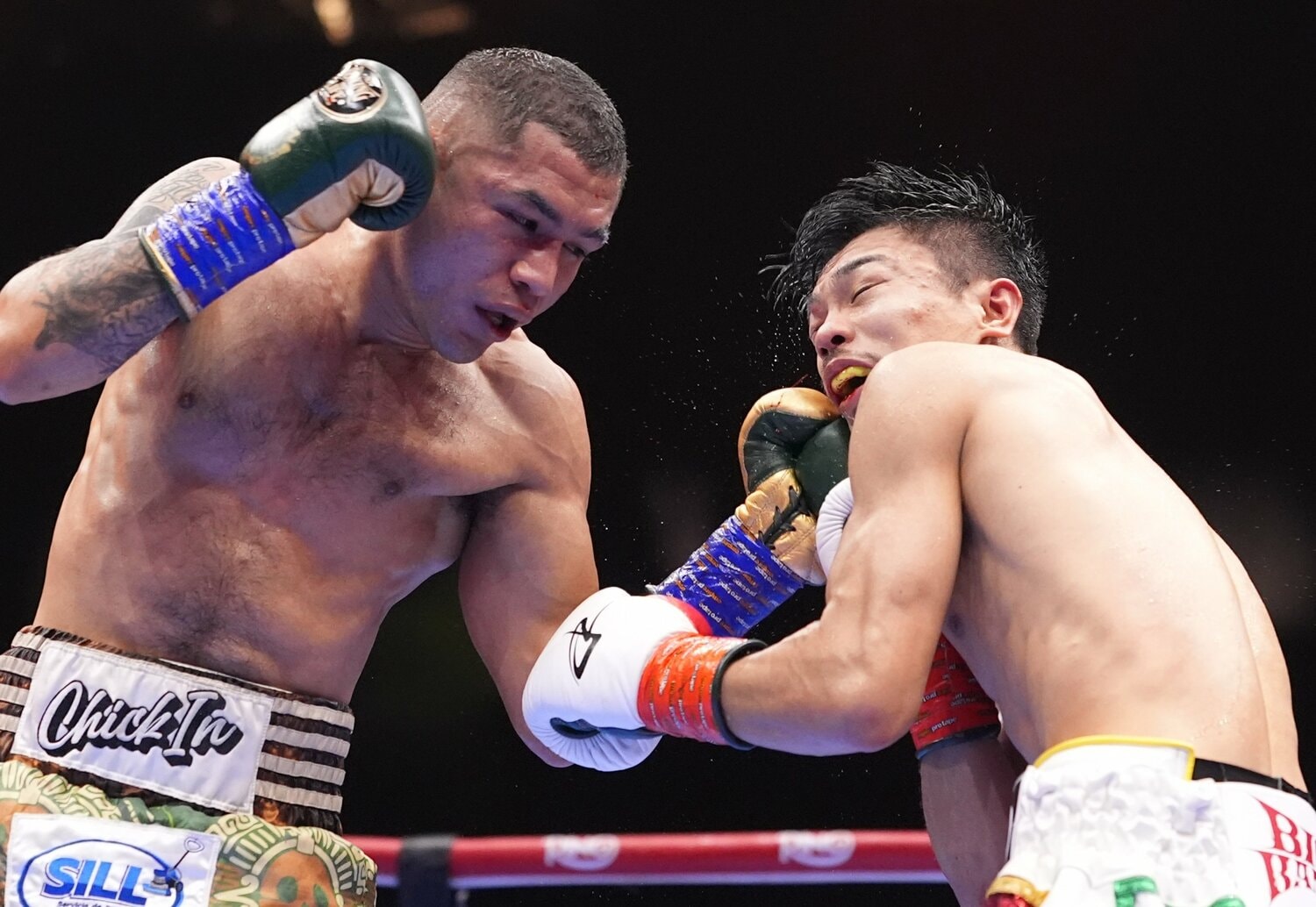 前進力と手数で中谷潤人を苦しめたエルナンデス　©Naoki Fukuda