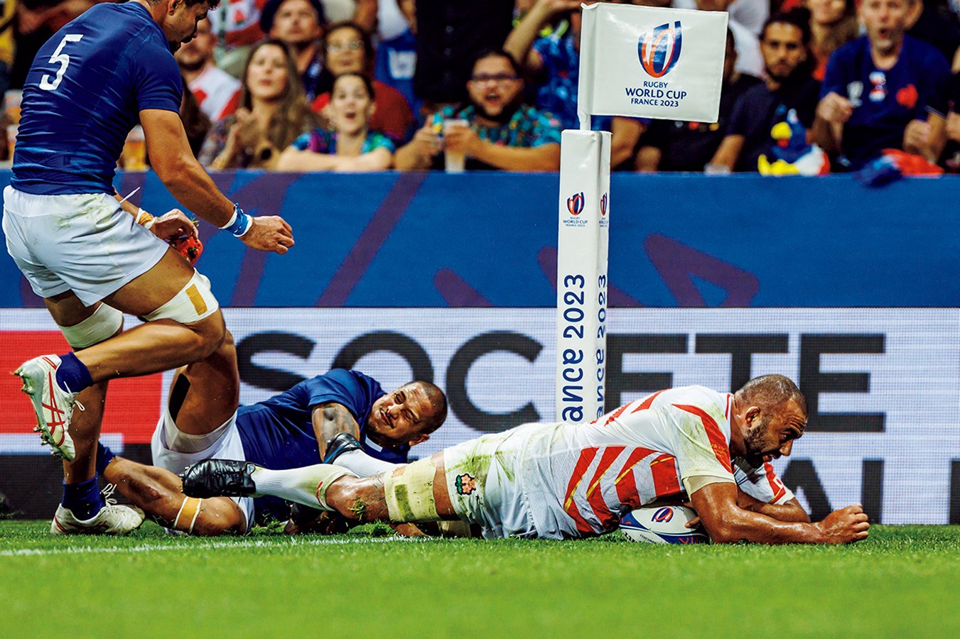 サモア戦。大外でSO松田のパスを受け、W杯自身通算4本目となるトライを決めた　©Kiichi Matsumoto