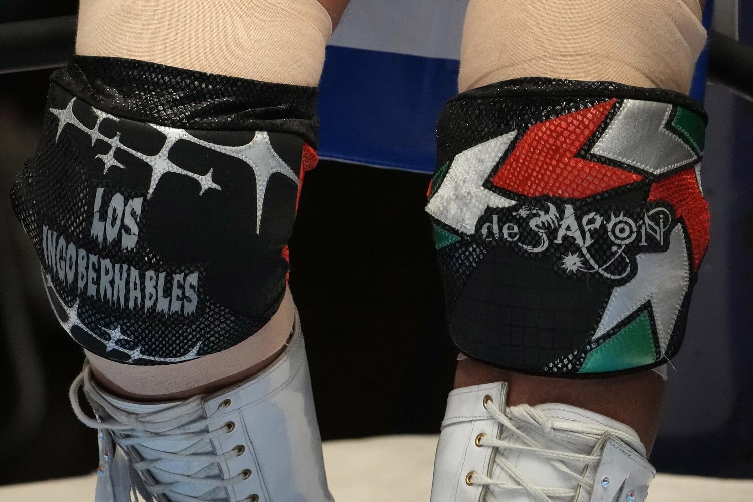 爆弾を抱えた内藤哲也のヒザ ©Masashi Hara