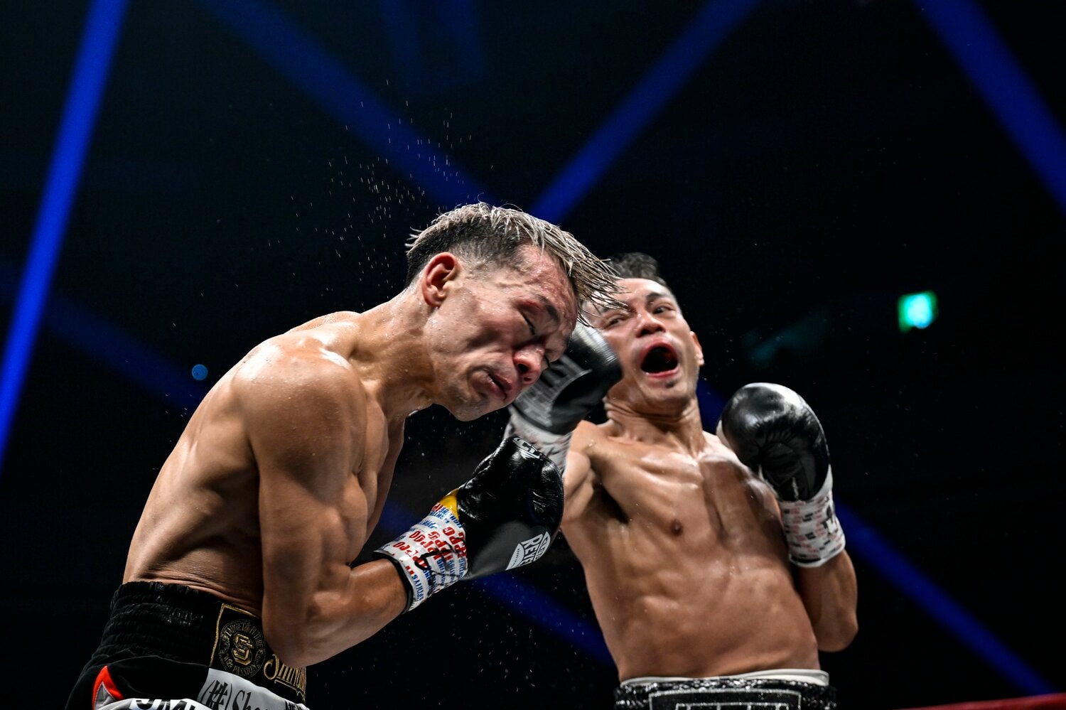 堤を襲ったドネアの強烈な右アッパー ©︎Hiroaki Finito Yamaguchi