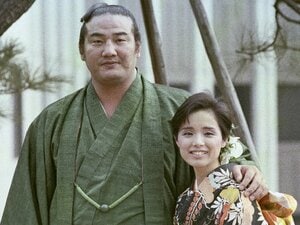 「これでもアイドルだったのよっ」芸能界を引退し“男だけの”相撲界へ…元・高田みづえが32年間のおかみさん業を“卒業”するまで