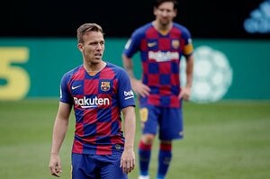 【低迷】哲学を捨ててカネを取ったバルサ。アルトゥール放出は暗黒の序章か