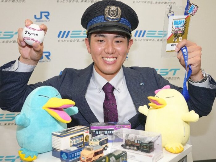 休部が相次ぐ社会人野球だが…「私、チアリーダーやってみたいです!」企業が野球部を持つ意味はあるか? JRの車掌さんが大声で応援するチーム<Number Web> photograph by Sankei Shimbun