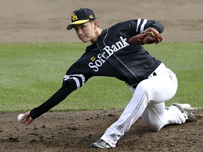 リリースが「前」で、球も速い。SB高橋礼は東京五輪の“秘密兵器”。<Number Web> photograph by Kyodo News