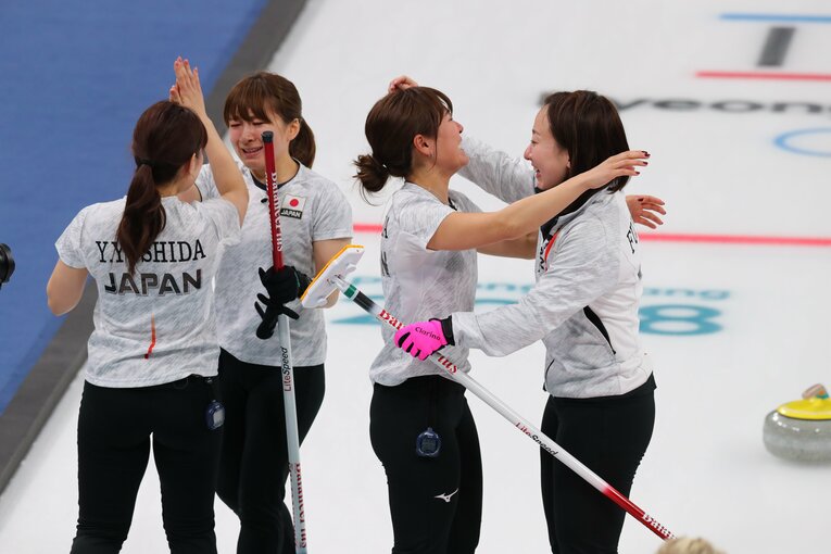 平昌五輪、ロコ・ソラーレが銅メダルを決めた瞬間　©JMPA