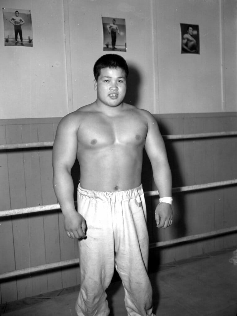 1954年10月、「親方との不仲」で力士廃業した豊登（当時23歳）。プロレス転向後の1枚（1955年2月撮影）　©Nikkan Sports