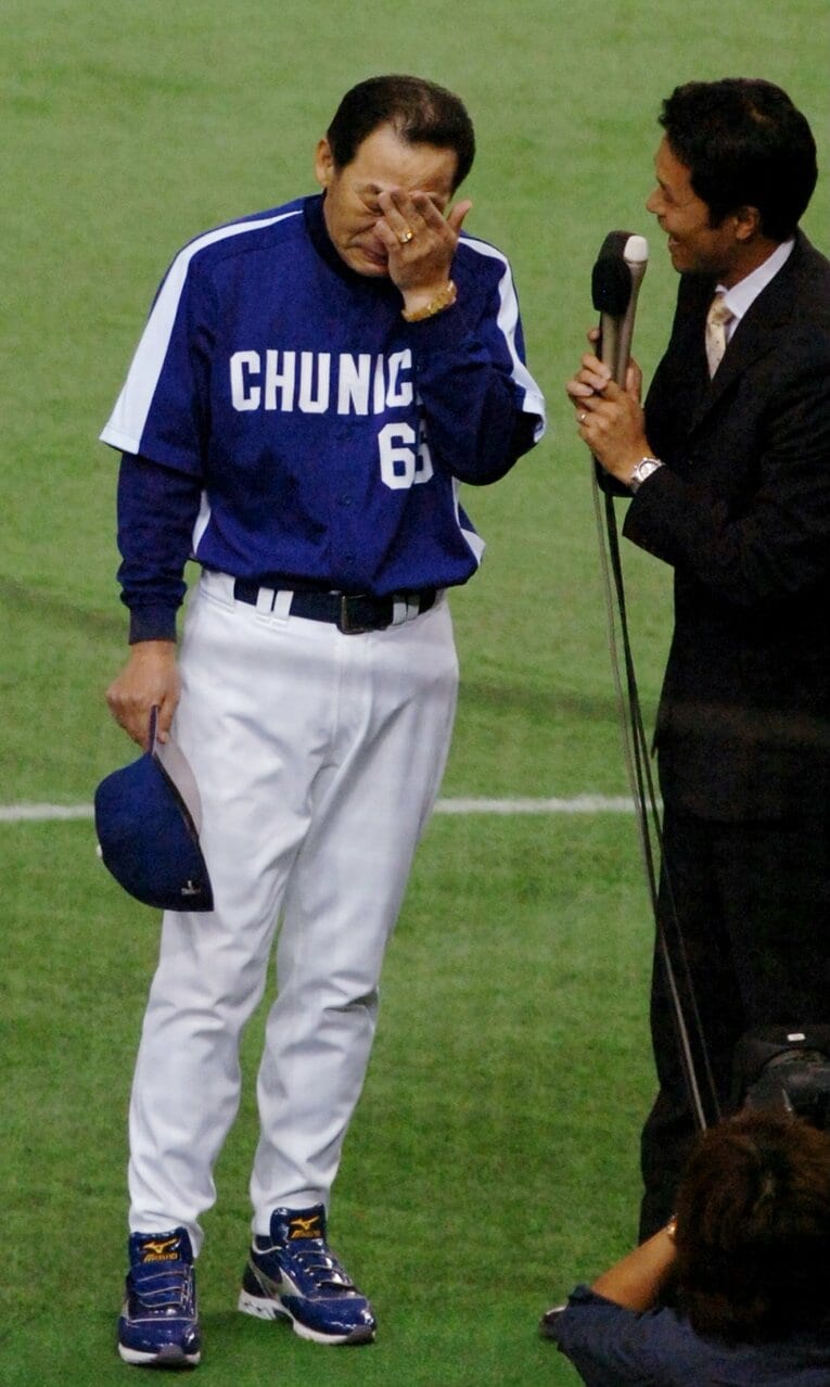 2006年、リーグ優勝を果たし、涙する落合博満監督　©JIJI PRESS