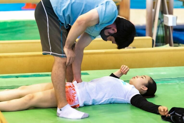 宮川紗江と速見佑斗コーチ　©︎Takuya Sugiyama