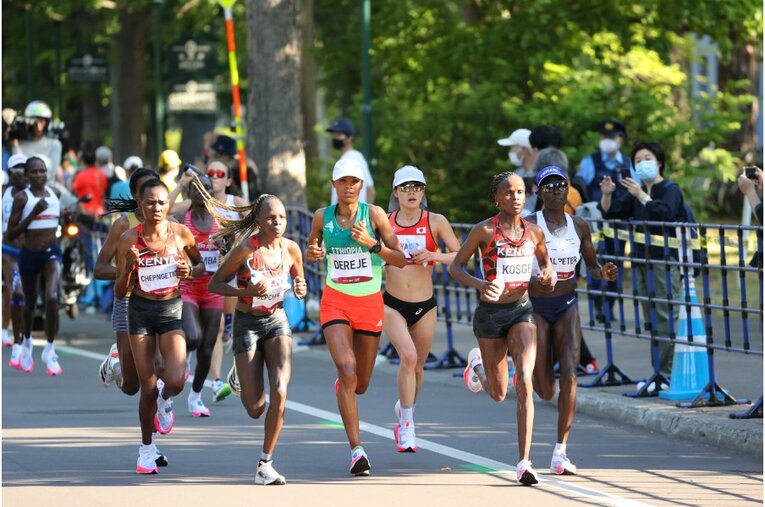 東京五輪女子マラソンでの一山の走り　©JMPA