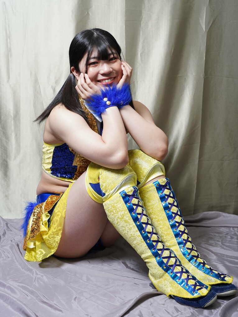 「私、学校では暗いんで…」妹思いの“現役女子高生ファイター”羽南が明かす「進路がプロレスラーになった日」《特別グラビア》(8)