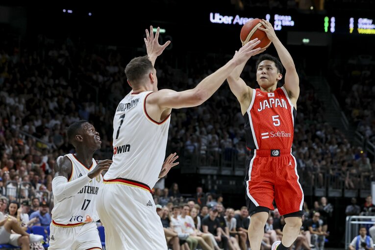 司令塔であるポイントガードとして、日本代表を牽引する河村勇輝（23歳）。パリ五輪での活躍が期待される　©︎Getty Images